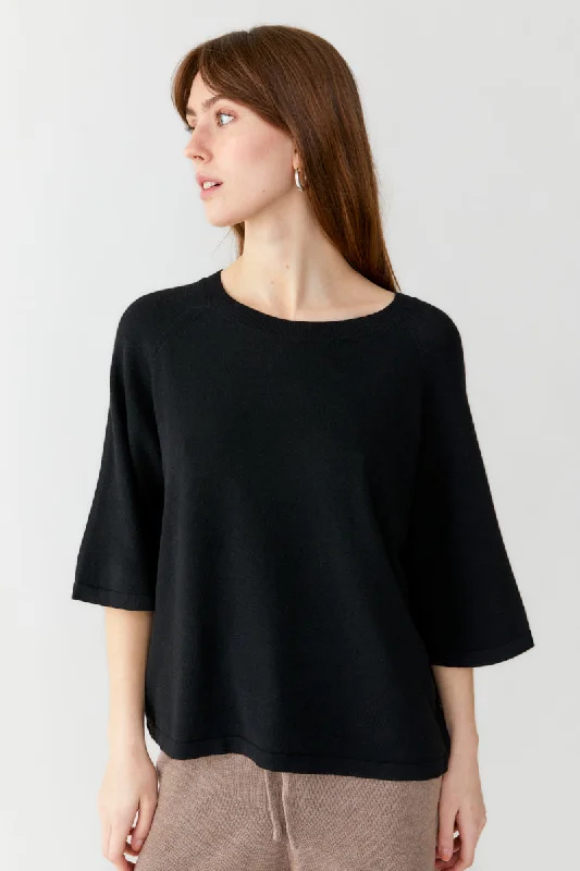 Thin Knitted T-Shirt-- Graphic Embroidered Appliqued