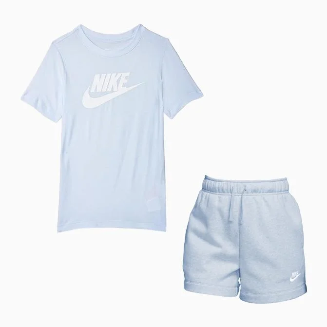 Women's Nike Sportswear Club Essentials T Shirt And Shorts Outfit -- Basic T-Shirt Crew Neck Short Sleeve Women's Nike Sportswear Club Essentials T Shirt And Shorts Outfit -- Basic T-Shirt Crew Neck Short Sleeve