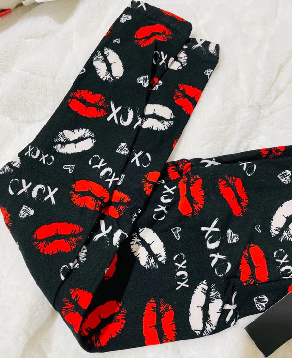 Black/Red/White Xoxo/Lips Printed Wide Band Leggings,4 in Pack Trendy Polka Dot Leggings Black/Red/White Xoxo/Lips Printed Wide Band Leggings,4 in Pack Trendy Polka Dot Leggings
